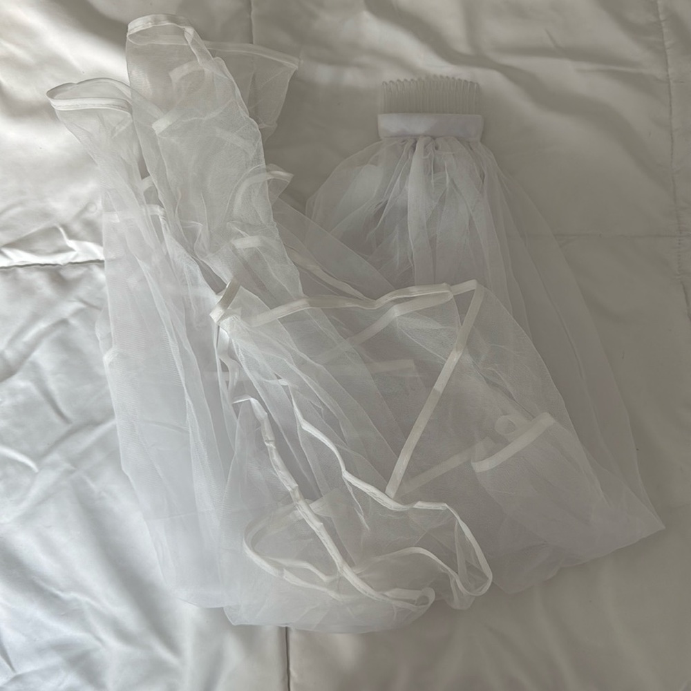 White tulle veil